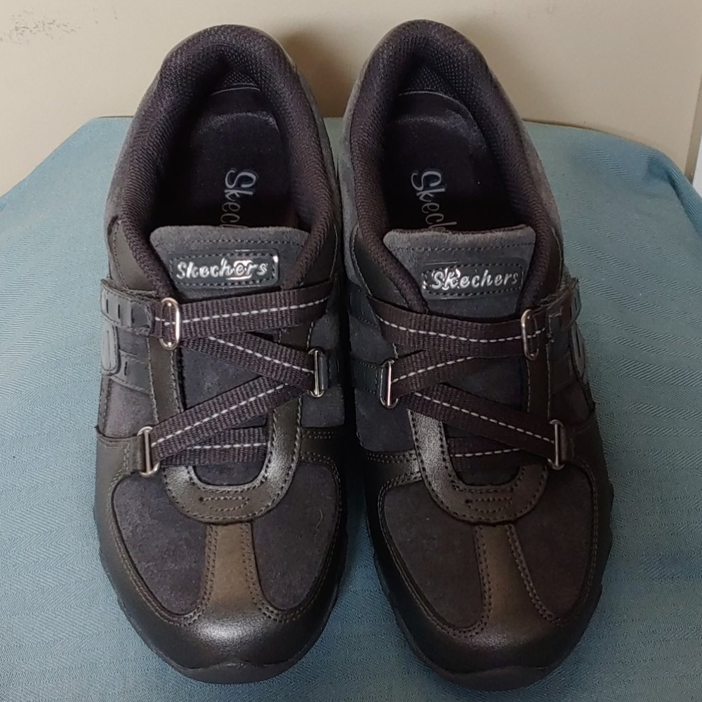 👟 NWOT Skechers Sneakers